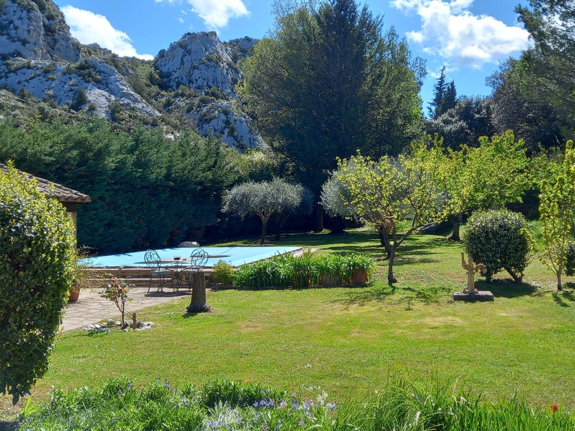 La Roulotte Du Petit Paradis Saint-Remy-de-Provence Exterior photo